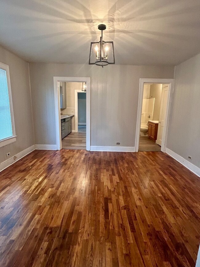 Building Photo - 323 E Kathleen St