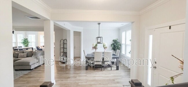 Building Photo - 610 S Pointe Blvd