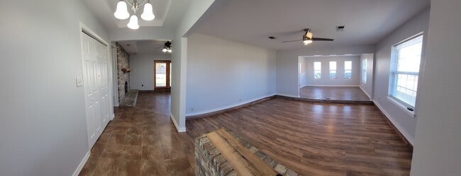 Building Photo - 101 Bluebonnet Ln