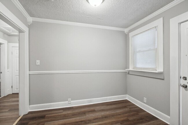 Building Photo - 3BR/2BA Downtown House Walking Distance to...