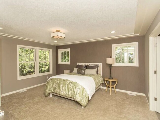 Building Photo - 5321 Interlachen Blvd