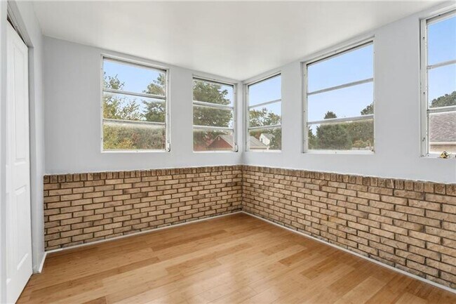 Building Photo - North Hills Area Bungalow