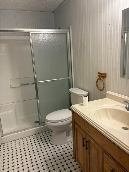 Building Photo - 5325 Lake Haven Blvd
