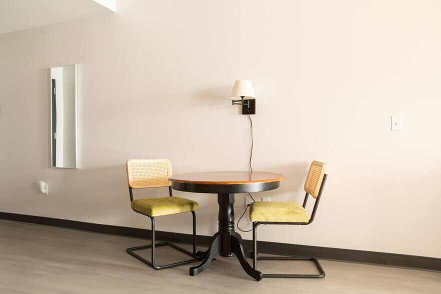 Building Photo - 333 W State St