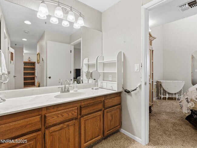 Building Photo - 3095 Lakeside Dr