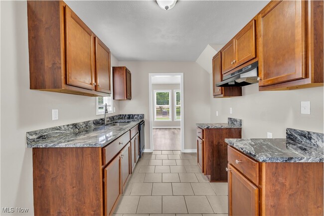 Building Photo - 12714 Bennington Ave