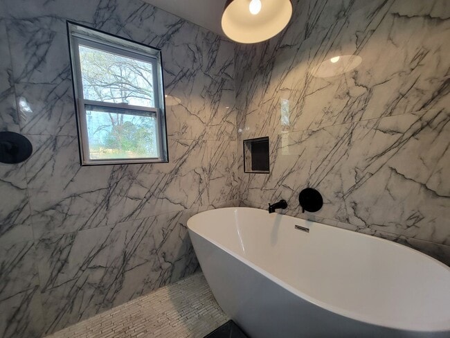 Building Photo - 2BR - Custom Features – More Space Than Apartments
