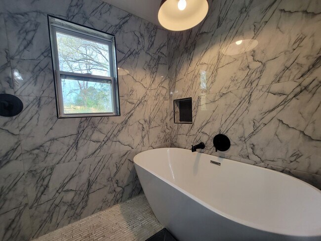 Building Photo - Updated Soaking Tub. Stainless Steel Appliances. W/D Inc