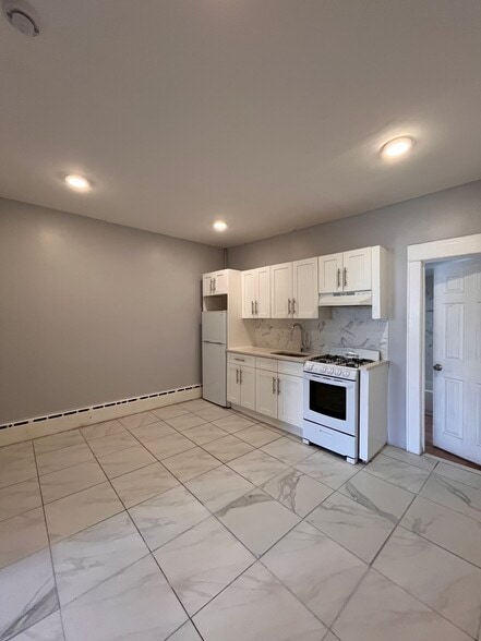 Primary Photo - 579 Avenue A