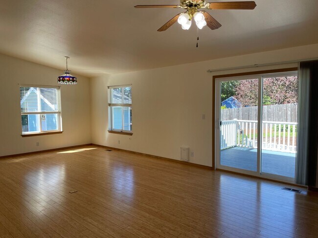 Building Photo - Lovely Single Level Home in Oak Harbor and...
