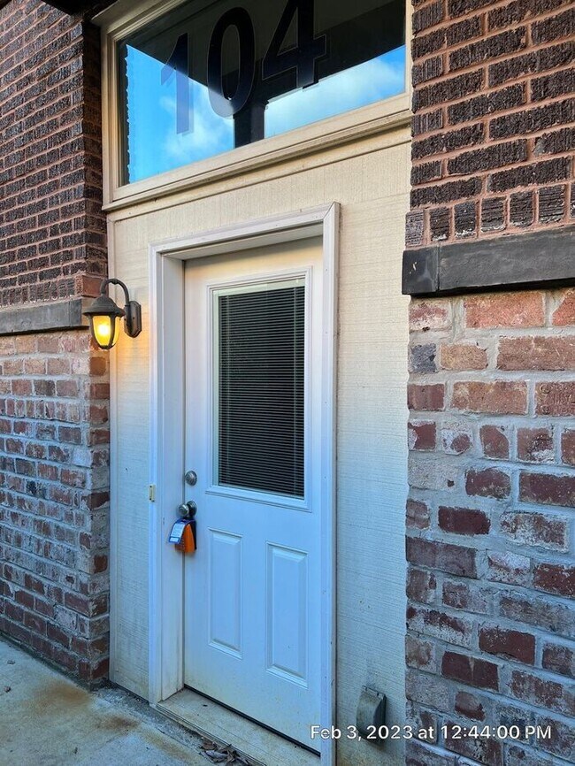 Building Photo - Short North 1 BR Brownstone
