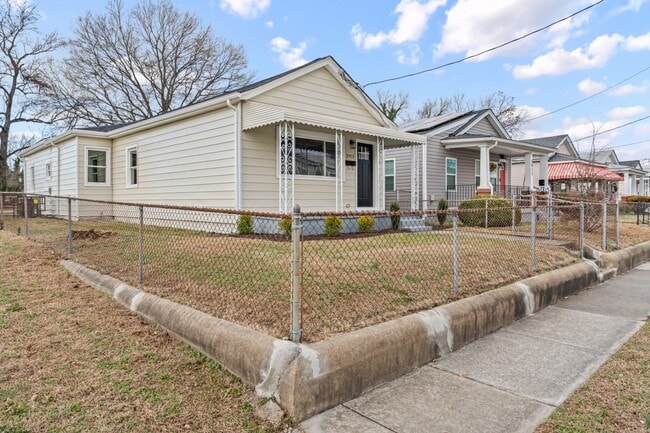 Building Photo - Trek Rentals