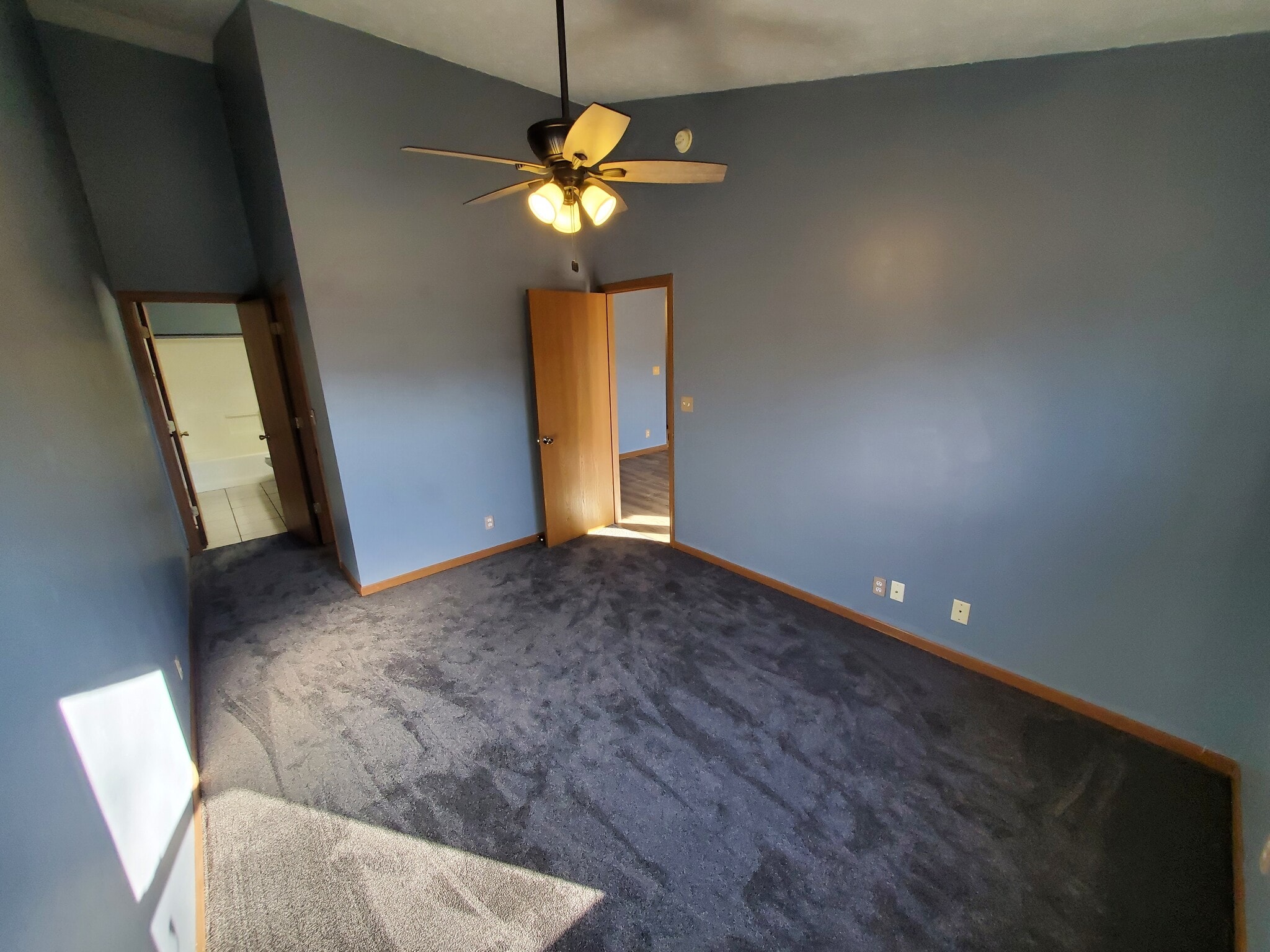 Master bedroom - 2450 Hopkins Dr