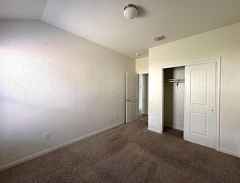 Building Photo - 3810 Flat Rock Mountain Dr