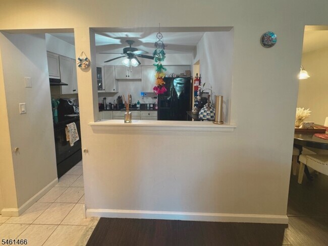 Building Photo - 806 Eves Dr