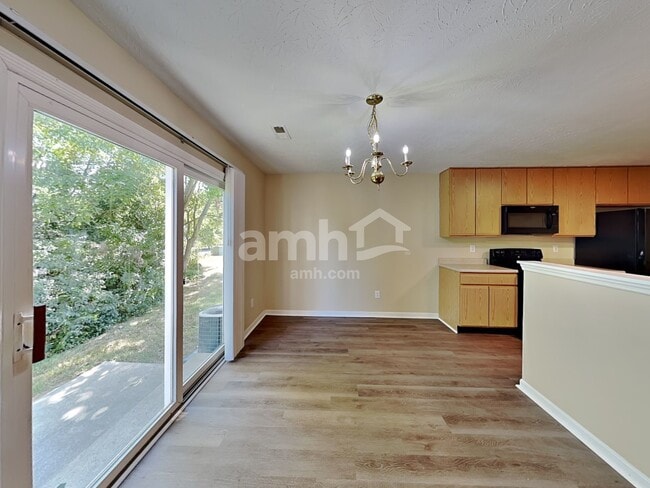 Building Photo - 2550 Allegro Ln