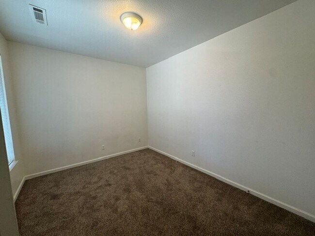Building Photo - 509 Santiago Way