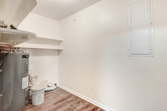 Building Photo - 2703 Langston Dr