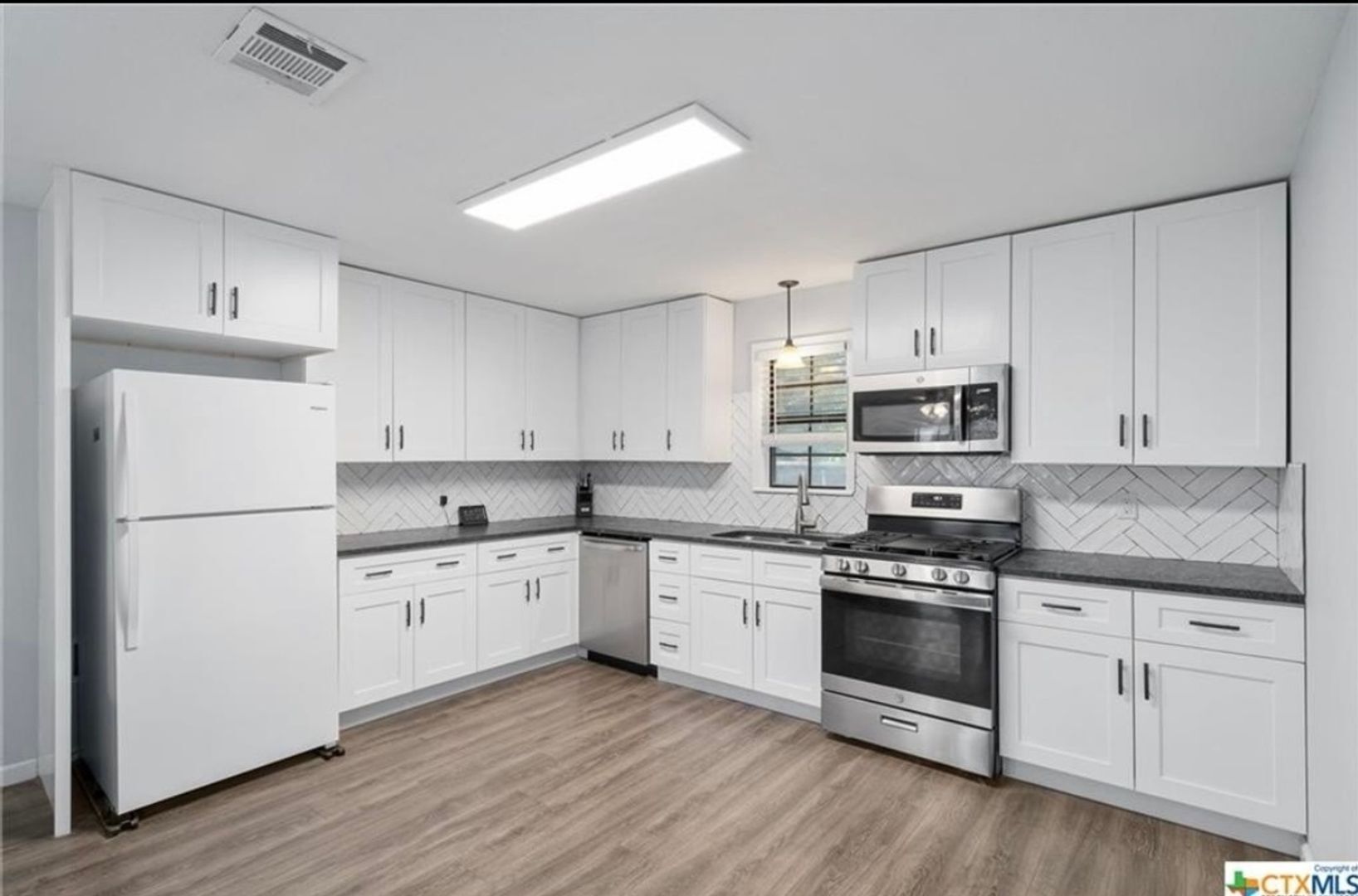 Building Photo - 610 Vernon St