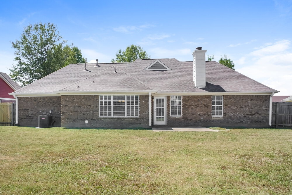 Building Photo - 7456 Jennifer Dr