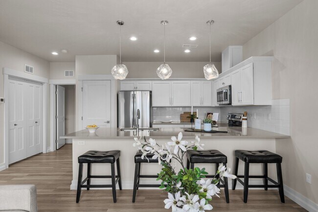 Building Photo - 2213 S Federal Way