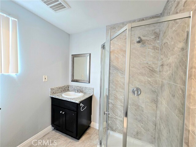 Building Photo - 715 W 58th St