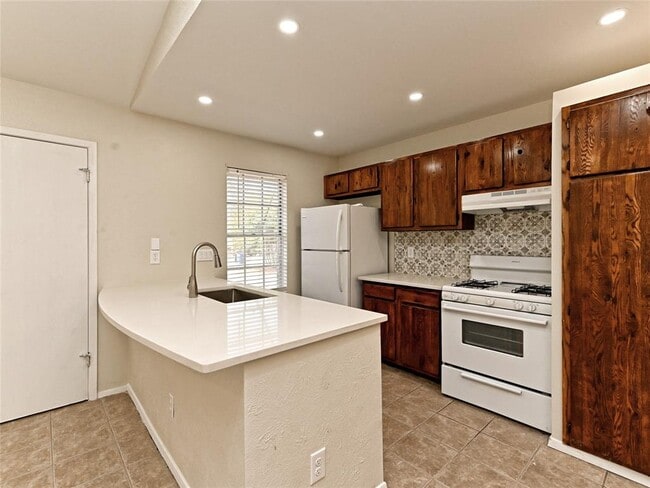 Building Photo - 1916 Gracy Farms Ln