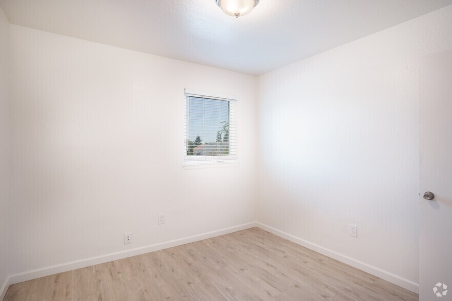 3BR, 1BA - 755SF - Bedroom - 1930 Channing Way