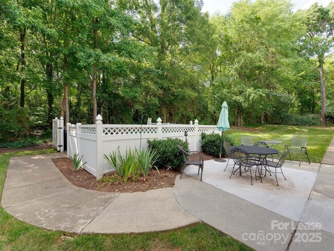 Building Photo - 1571 Pecan Ave