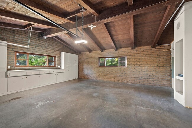 Building Photo - This Beautiful Hacienda Style Home combine...