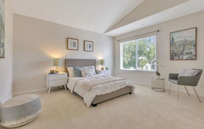 Building Photo - Beautifully Updated 2-Bed, 2-Bath Condo in...