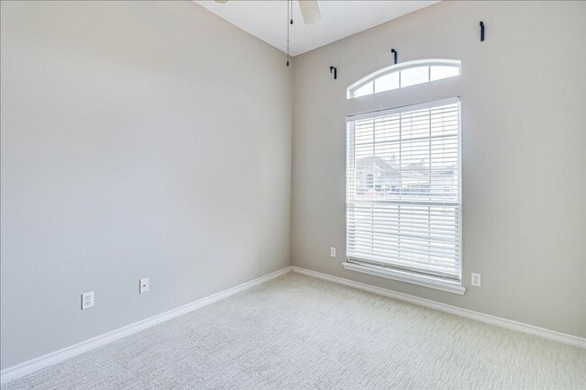 Building Photo - 5810 Aava Dr