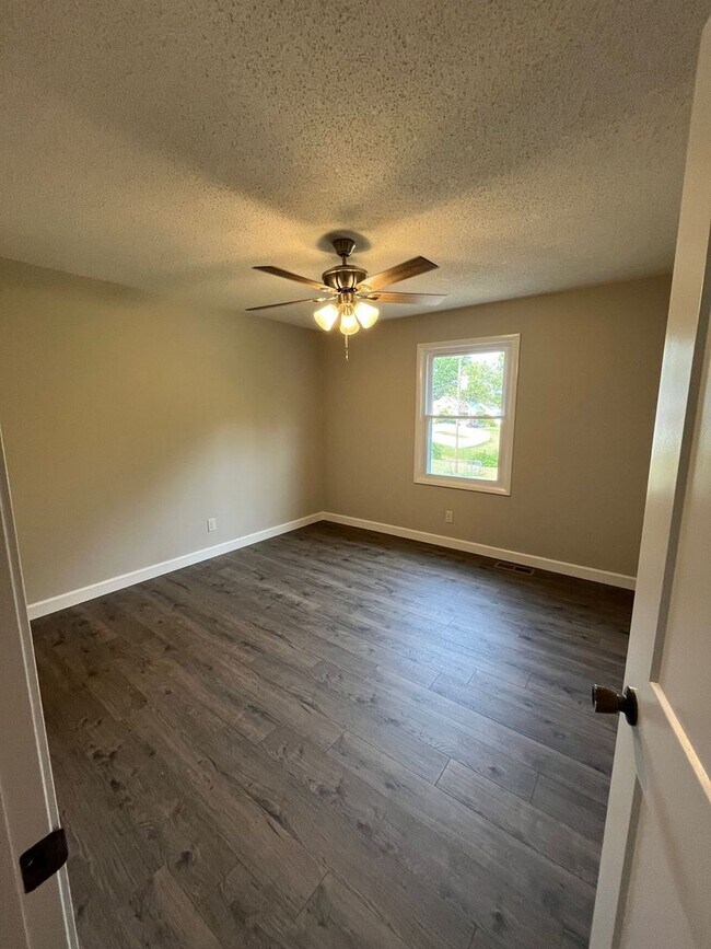 Building Photo - Newly Renovated Single-Family Home in Wash...