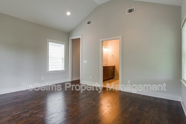 Building Photo - 2221B Winford Ave