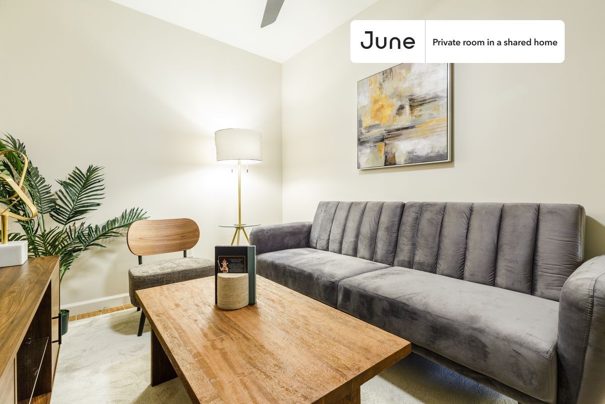 Building Photo - Room in Shared 3 bed/1 bath home