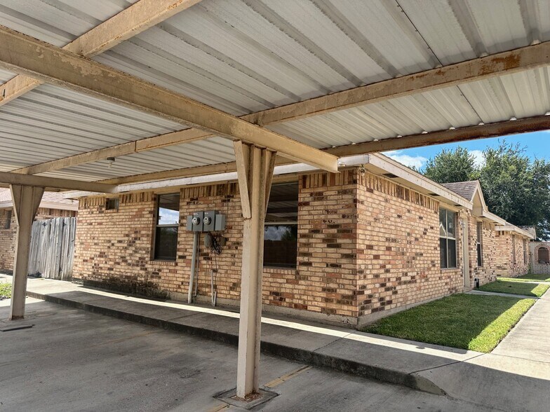 carport - 2117 W Western Dr