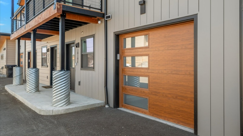 Building Photo - 1010 E 7th St