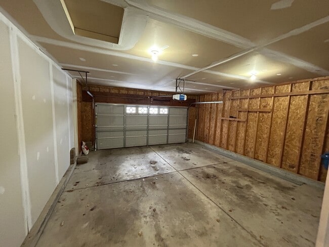 Building Photo - 1020 Katra Ln