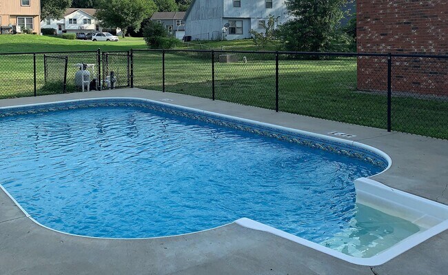 Building Photo - 431 N Bluegrass Dr