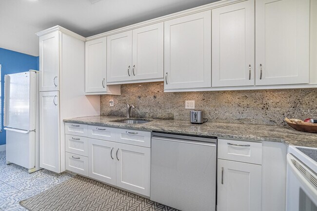 Building Photo - 2920 SW 15th St