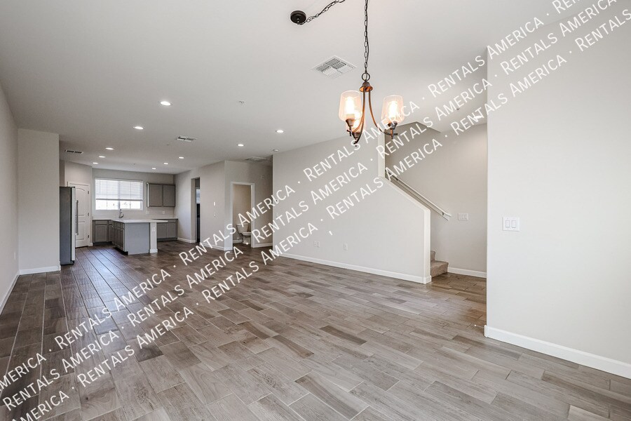 Building Photo - 1255 N Arizona Ave