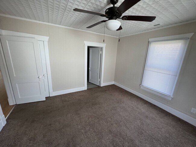 Building Photo - Newly renovated 2 bed 1 bath in Aurora, Missouri!