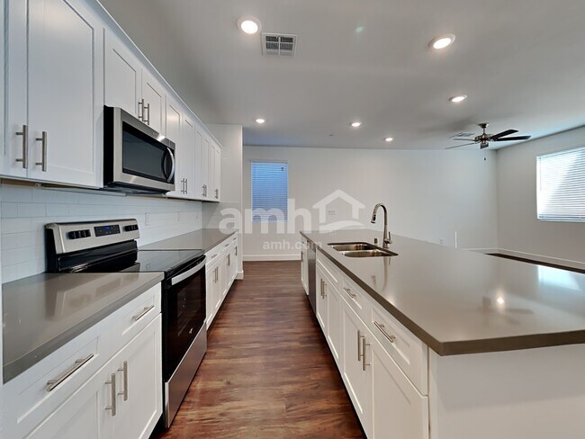 Building Photo - 283 Yasmin Daylily Place