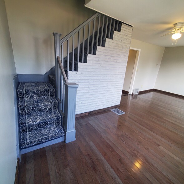 Building Photo - 6805 Flowerdale Ave