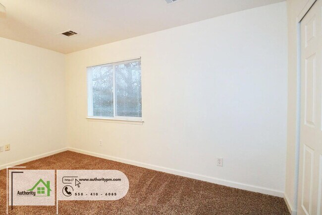 Building Photo - 1729 Laurel Ave
