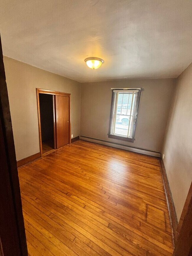 Building Photo - Charming Single-Family Home