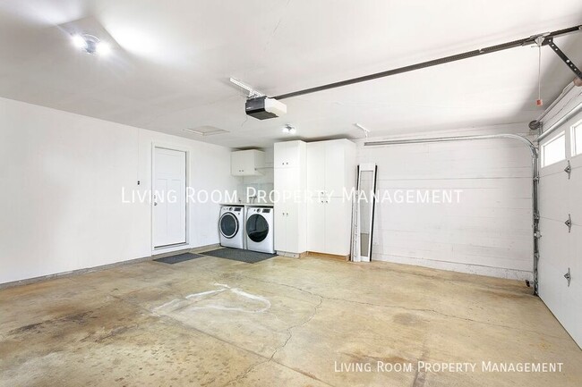 Building Photo - 2012 SE 138th Ct