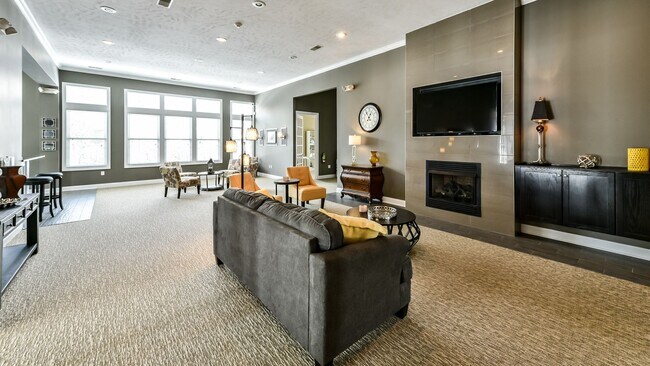 Building Photo - Second Floor Front Facing 2 Bedroom in a G...