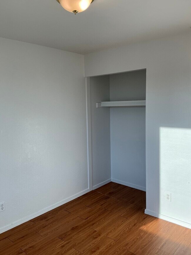Building Photo - 513 N 69th Ave