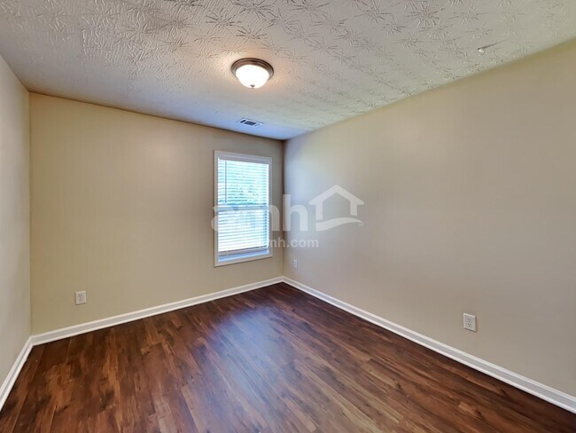 Building Photo - 317 Azalea Loop